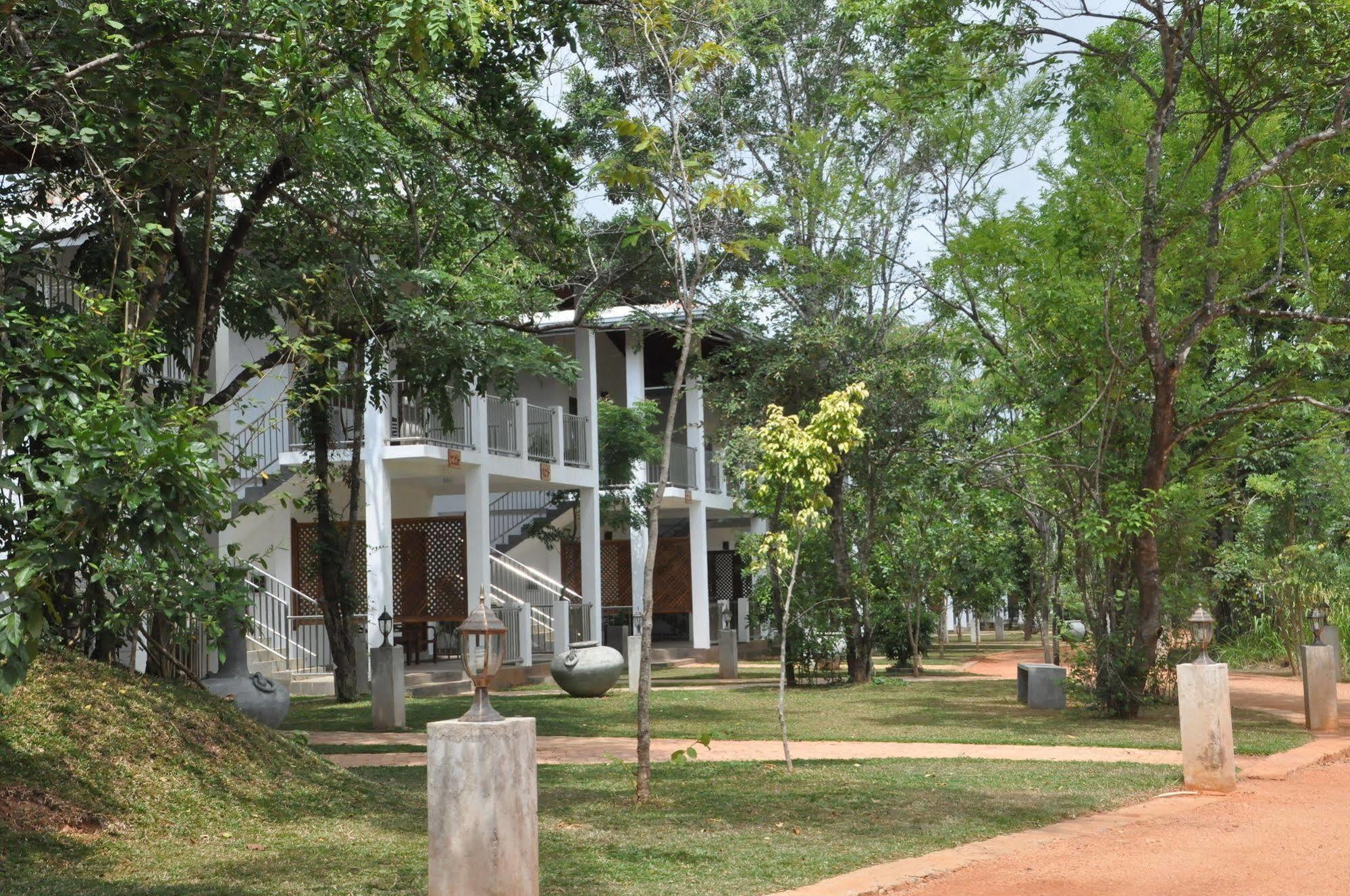 Amaara Forest Hotel Sigiriya Exterior photo